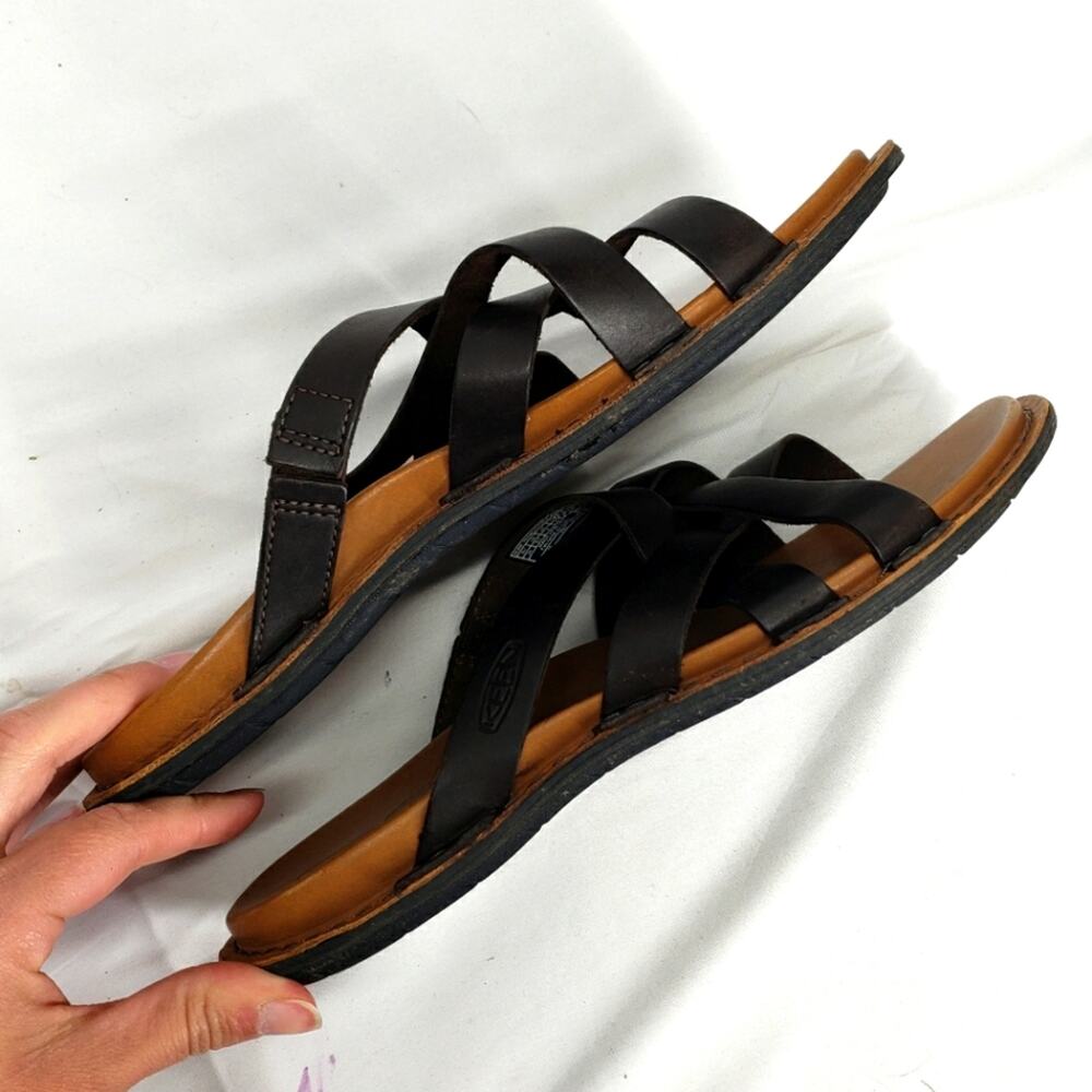 Keen Women's Brown Footbed Black Strappy Sandals - Picture 7 of 8